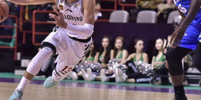 他不仅在多 他不仅在多