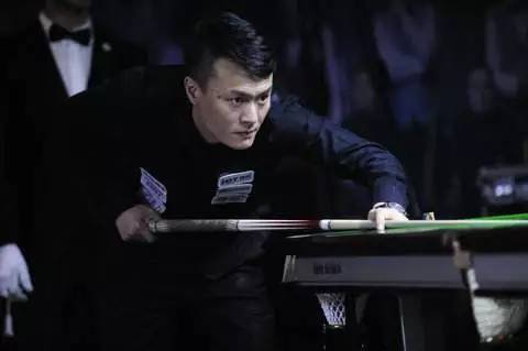 在足球比赛 在足球比赛